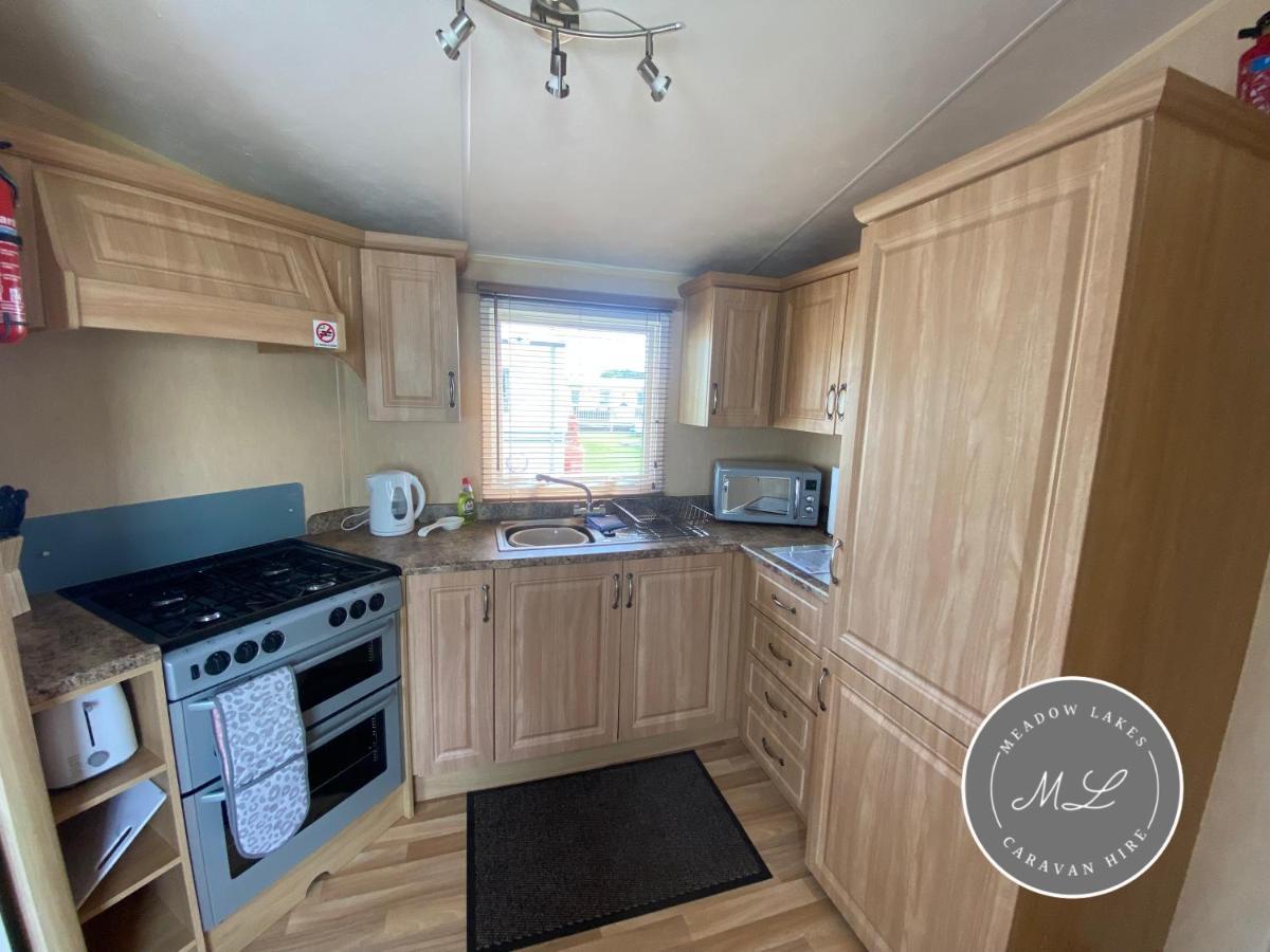 Coral Beach - Row 73 Van 2, Central Heating, Wifi, Bed Linen - Meadow Lakes Caravan & Lodge Hire Инголдмелс Екстериор снимка