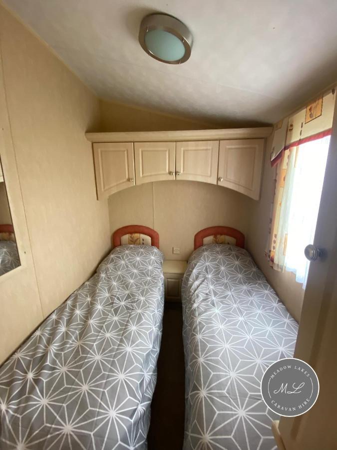 Coral Beach - Row 73 Van 2, Central Heating, Wifi, Bed Linen - Meadow Lakes Caravan & Lodge Hire Инголдмелс Екстериор снимка